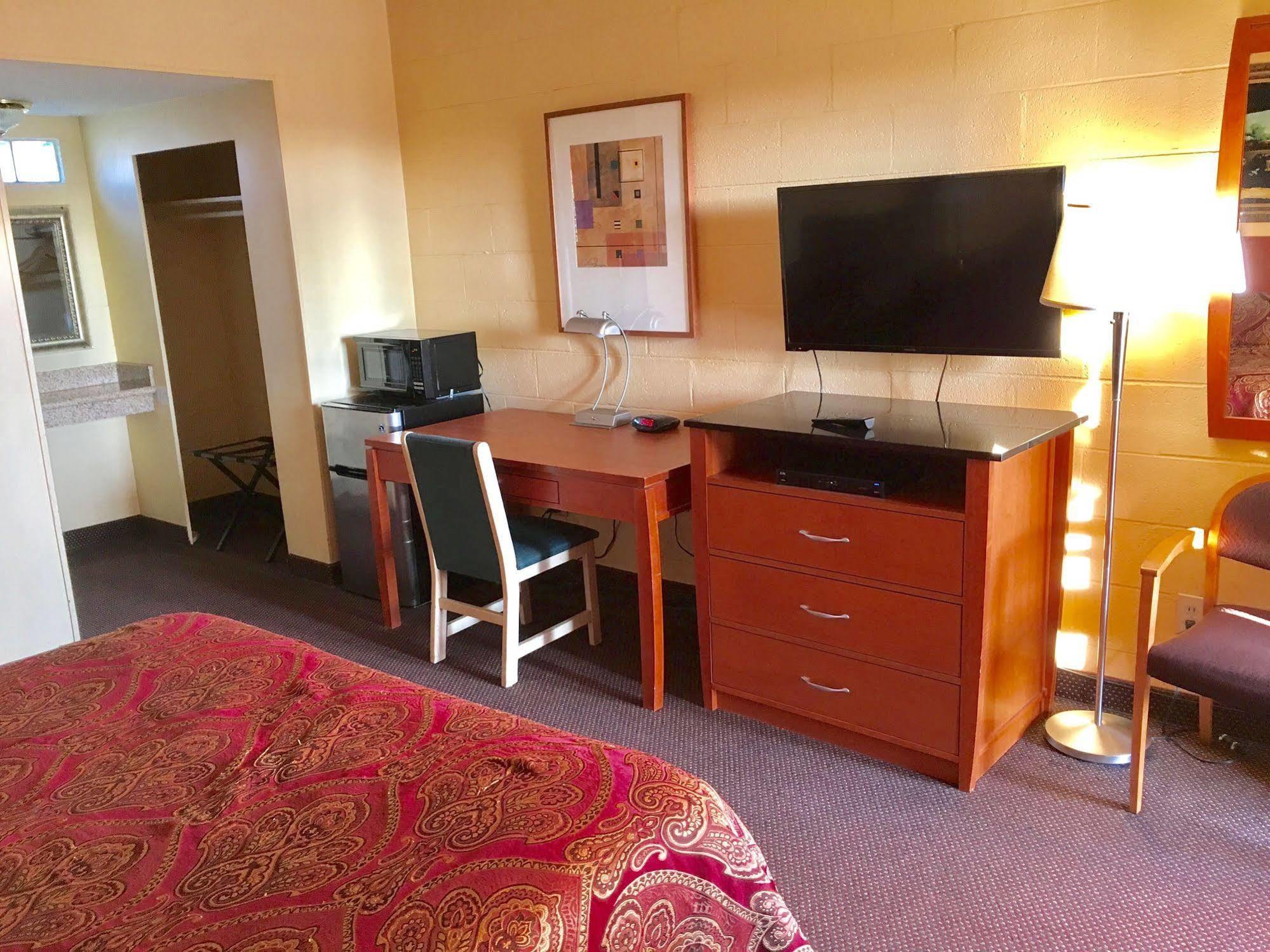 Town & Country Motel Livingston Екстериор снимка
